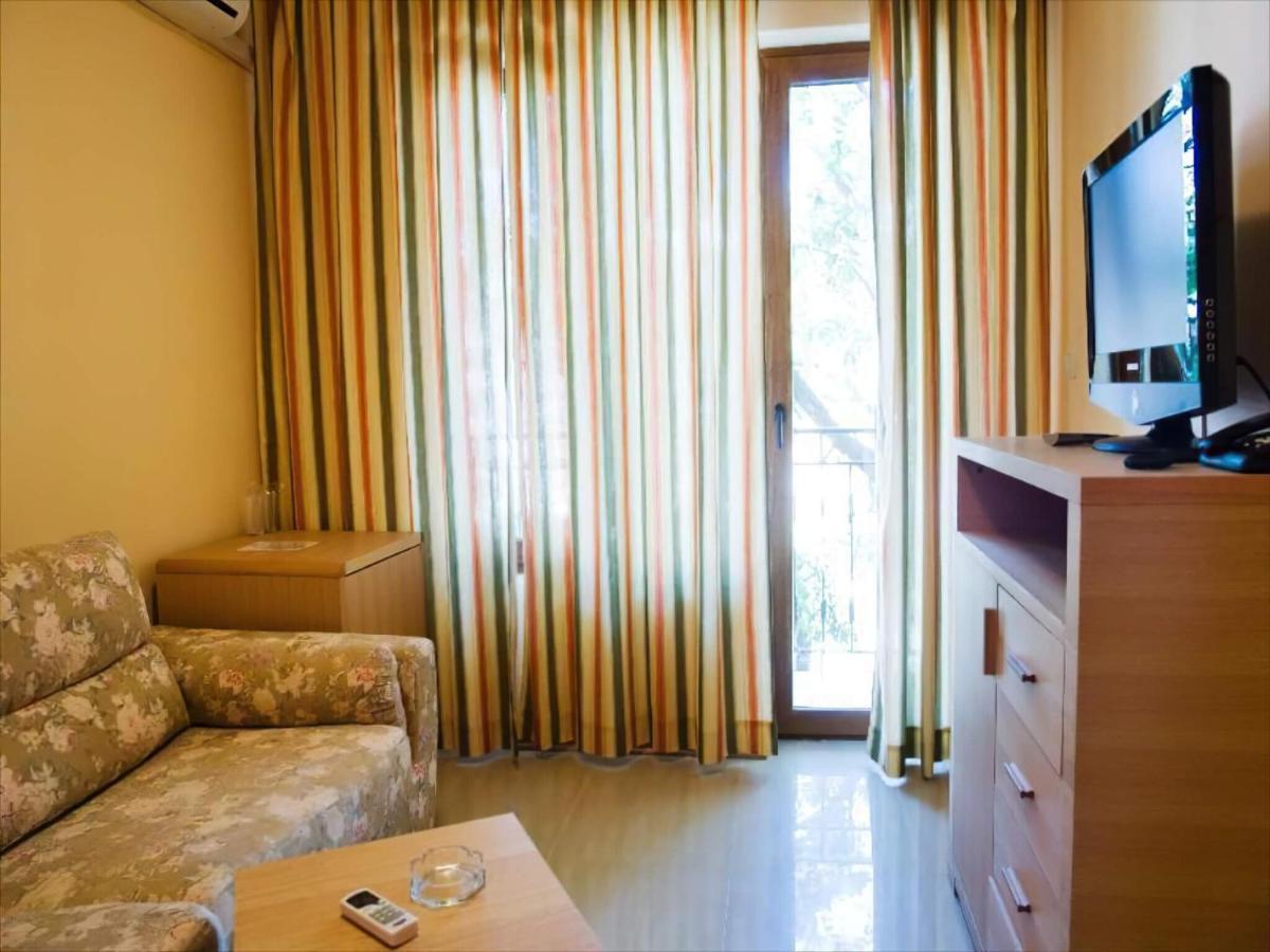 Oasis Park Hotel - New Managment Nesebar Bagian luar foto